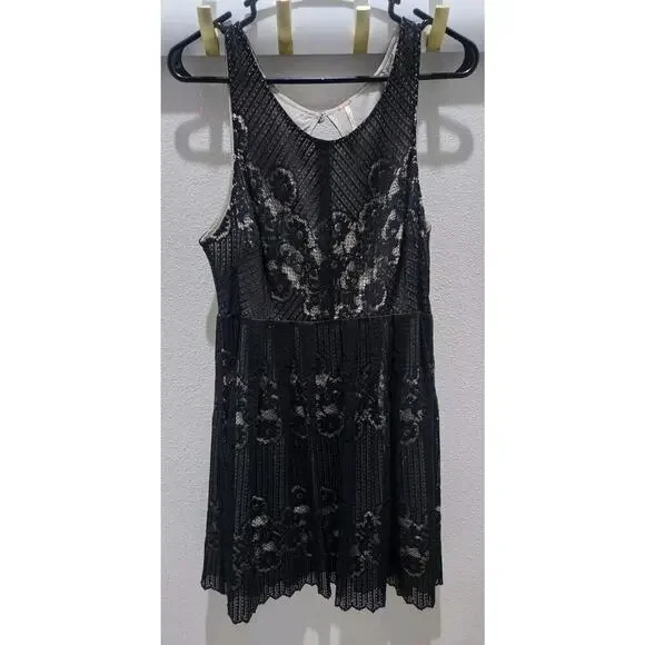 Free People Women's Chic Mini Black Rocco Dress Laced A line Open Back Sz 12 - Picture 3 of 12